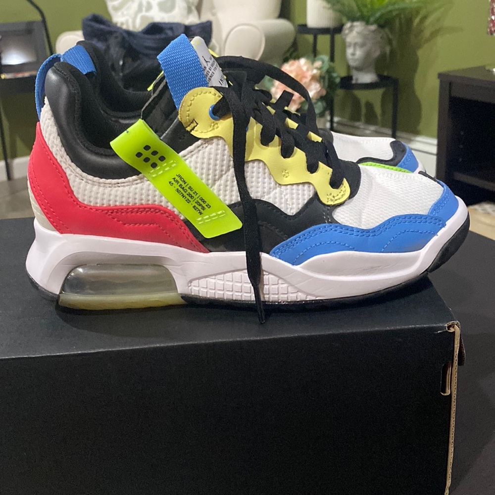 jordan MA2 white/black/coast blanc